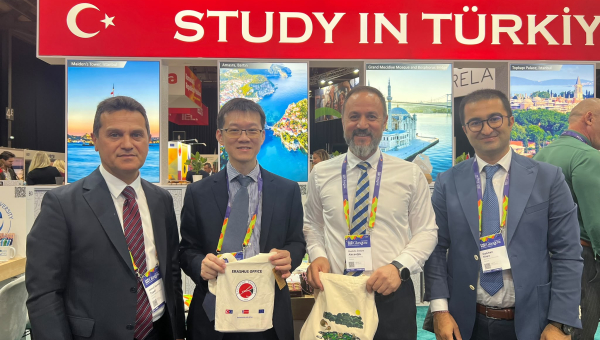 Üniversitemiz EAIE 2026 Fuarında Yeni İşbirliklerine İmza Attı